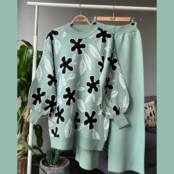 Zayra Flower Printed Premium Quality Winter 2-Pcs Co-Ord Set. WWTS-01